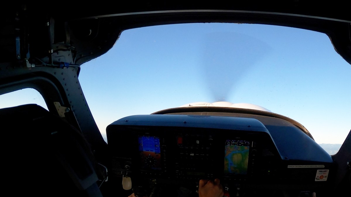 快晴の中で飛行練習